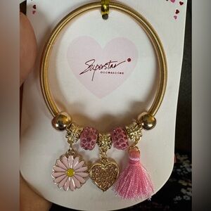 New superstar, accessory gold colored stretch bracelet with heart, tassel, daisy